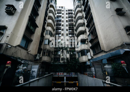 Edificio di appartamenti vicino Zhongxiao Dunhua, in Taipei, Taiwan. Foto Stock