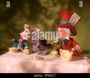 MAD HATTER's Tea Party da Alice nel paese delle meraviglie personaggi letterari Mad Hatter marzo lepre Foto Stock