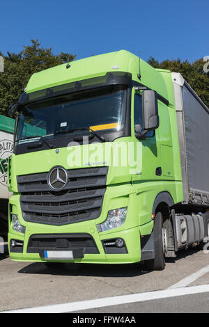 La Mercedes-Benz Actros è un carrello per impieghi pesanti introdotte da Mercedes-Benz. Foto Stock