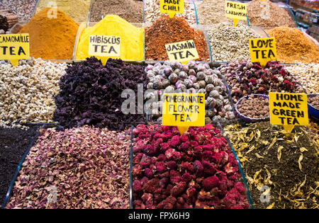 Tè alle spezie su egiziano e il Grand Bazaar di Istanbul. Turchia Foto Stock