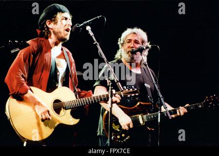 BOB DYLAN , Jerry Garcia e i Grateful Dead in esecuzione al JFK STADIUM, Philadelphia 07-10-1987 foto Michael Brito Foto Stock