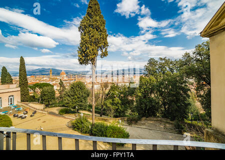 Spettacolare vista sui tetti di Firenze dal parco Foto Stock