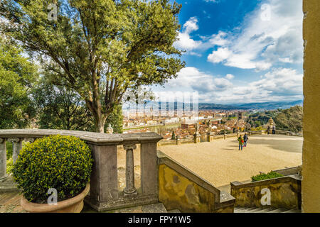 Spettacolare vista sui tetti di Firenze dal parco Foto Stock