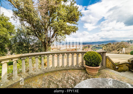 Spettacolare vista sui tetti di Firenze dal parco Foto Stock