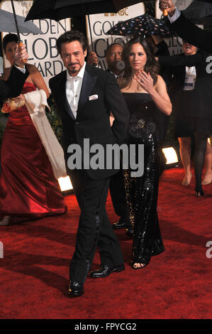 LOS ANGELES, CA - Gennaio 17, 2010: Robert Downey Jr & moglie Susan a 67th Golden Globe Awards presso il Beverly Hilton Hotel. Foto Stock