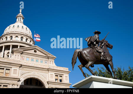 Costruito da granito rosso e calcare e completato nel 1888, il Texas Capitol era il settimo edificio più grande in tutto il mondo allora Foto Stock