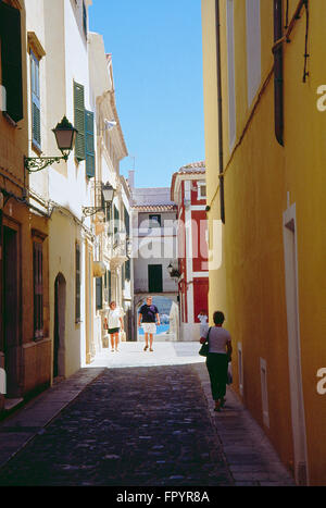 Via del centro storico. Mahon, Minorca, Isole Baleari, Spagna. Foto Stock