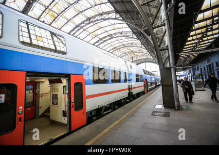 Praga, Repubblica Ceca. Xix Mar, 2016. La piattaforma del treno a Praga, Repubblica Ceca. © Aziz Karimov/Pacific Press/Alamy Live News Foto Stock