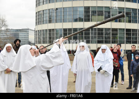 Tower Hill, Londra, Regno Unito. 2Oth Marzo 2016. Il Druido ordine equinozio di primavera cerimonia vicino alla Torre di Londra. © Matthew Chattle/ Foto Stock