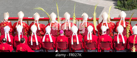 Città del Vaticano. 20 Mar, 2016. Cardinali Roma 20 Marzo 2016. Piazza San Pietro. Santa Messa per la Domenica delle Palme. Credito: Insidefoto/Alamy Live News Foto Stock