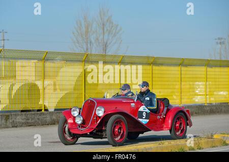 Pralboino, Italia. Xix marzo, 2016. Andrea Vesco e Andrea Guerini guidare una Fiat 508 S Balilla nel Trofeo Foresti; essi vincere questa edizione. Roberto Cerruti/Alamy Live News Foto Stock