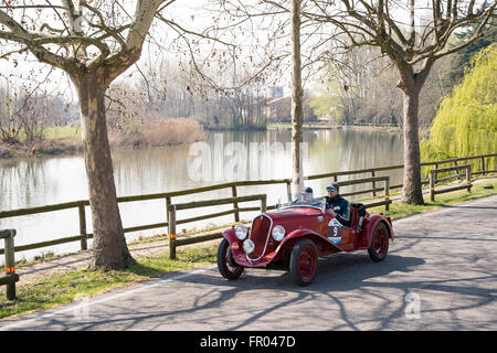 Goito, Italia. Xix marzo, 2016. Andrea Vesco e Andrea Guerini guidare una Fiat 508 S Balilla nel Trofeo Foresti; essi vincere questa edizione. Roberto Cerruti/Alamy Live News Foto Stock