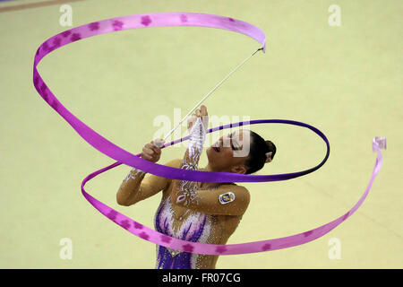 Lisbona, Portogallo. 20 Mar, 2016. Carolina Rodriguez della Spagna si esibisce con il nastro durante la finale di fig Rhythmic Gymnastics World Cup di Lisbona, in Portogallo il 20 marzo 2016. © Pedro Fiuza/ZUMA filo/Alamy Live News Foto Stock