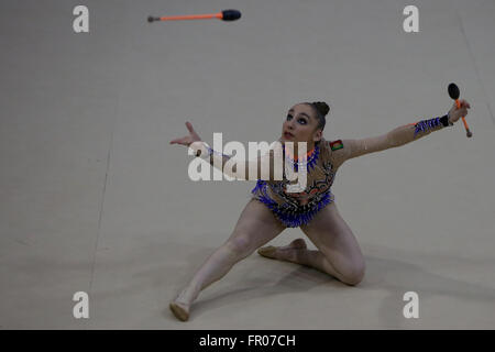 Lisbona, Portogallo. 20 Mar, 2016. Rafaela Valente del Portogallo si esibisce con il club durante la finale di fig Rhythmic Gymnastics World Cup di Lisbona, in Portogallo il 20 marzo 2016. © Pedro Fiuza/ZUMA filo/Alamy Live News Foto Stock