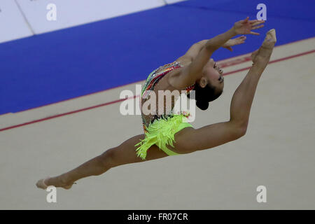 Lisbona, Portogallo. 20 Mar, 2016. Laura Zeng di USA esegue con la palla durante la finale di fig Rhythmic Gymnastics World Cup di Lisbona, in Portogallo il 20 marzo 2016. © Pedro Fiuza/ZUMA filo/Alamy Live News Foto Stock