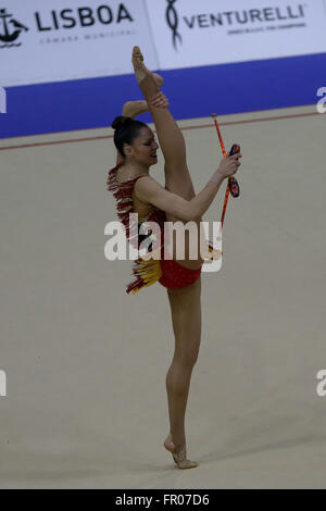 Lisbona, Portogallo. 20 Mar, 2016. Carolina Rodriguez della Spagna si esibisce con il club durante la finale di fig Rhythmic Gymnastics World Cup di Lisbona, in Portogallo il 20 marzo 2016. © Pedro Fiuza/ZUMA filo/Alamy Live News Foto Stock