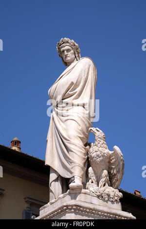 Dante Alighieri statua in piazza Santa Croce a Firenze, Italia, il 05 giugno 2015 Foto Stock