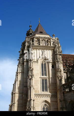 KOSICE, Slovacchia - 16 ottobre 2014: Tower e i dettagli della basilica di Santa Elisabetta nella città di Kosice, la Slovacchia. Foto Stock