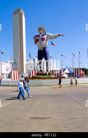 "Big Tex' il simbolo di stato FIR del Texas, torreggia su visitatori. Dallas. Foto Stock