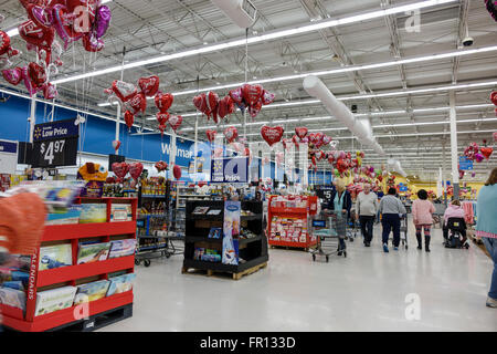 Florida,Sud,FL,New Port Richey,Walmart Big-Box,discount grandi magazzini,interior Inside,shopping shopper shopping negozi mercati di mercato marketp Foto Stock
