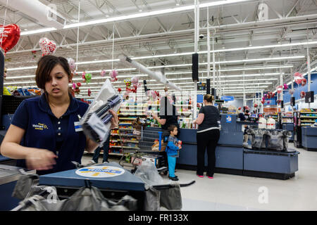 Florida,Sud,FL,New Port Richey,Walmart Big-Box,discount grandi magazzini,interior Inside,shopping shopper shopping negozi mercati di mercato marketp Foto Stock