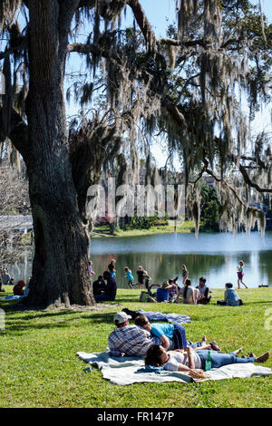 Orlando Florida, North Orange District, Loch Haven Park, il Museo di arte americana di Mennello, Indie-Folkfest, festival, fiera, famiglie, prato, lago Formosa, Span Foto Stock