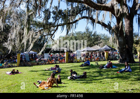 Orlando Florida, North Orange District, Loch Haven Park, il Museo di arte americana di Mennello, Indie-Folkfest, festival, fiera, famiglie, prato, FL160214045 Foto Stock