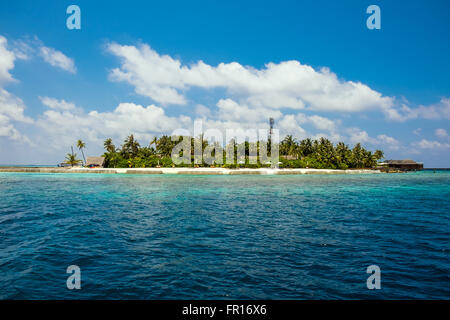 Hotel sull'isola. Maldive Oceano Indiano Foto Stock