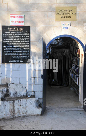 Israele, Galilea superiore, Amuka, esterna della tomba di Yonatan ben Uziel, luogo di pellegrinaggio per i credenti che cercano un coniuge o marr Foto Stock