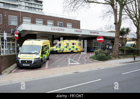 L'ingresso al Charing Cross Hospital A&e a SW London, Regno Unito Foto Stock