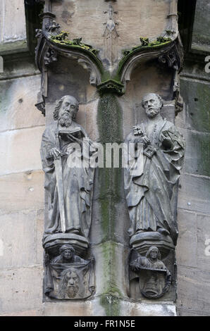 Di San Paolo e di San Pietro, chiesa Collegiata di San Giorgio a Tubinga, Germania Foto Stock