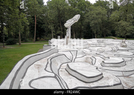 Parte di 'Jardin d'émail', 1974 da Jean Dubuffet nel giardino di sculture del Museo Kröller-Müller, Otterlo, Paesi Bassi. Foto Stock