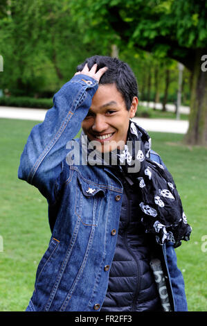 Asian boy sorridente,adolescente,sedici vecchio Foto Stock