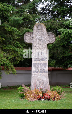 Croce, nel cimitero Ursberg, Germania il 09 giugno 2015 Foto Stock