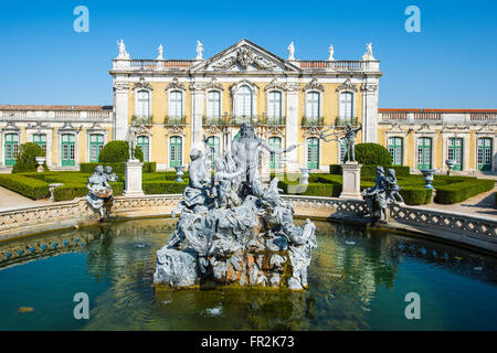 Neptune's lake, Royal Estate Palazzo di Queluz, costa di Lisbona, Portogallo Foto Stock