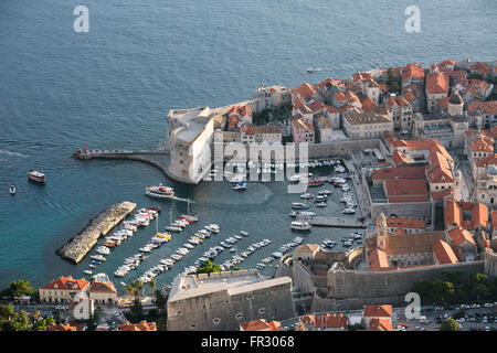 Dubrovnik Città Vecchia porto vista dal monte Srd Foto Stock