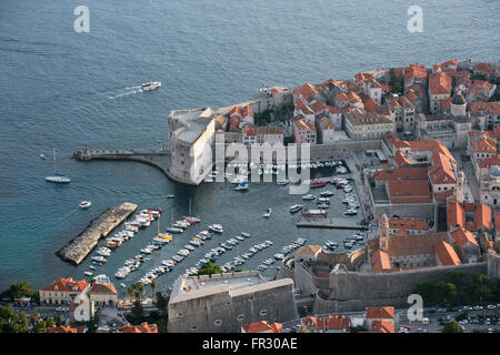 Dubrovnik Città Vecchia porto vista dal monte Srd Foto Stock