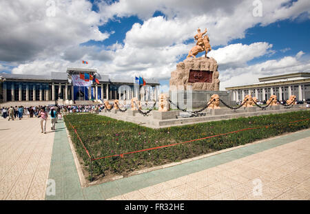 Sukhbaatar Square si trova nel cuore di Ulaan Baatar, la capitale nazionale e la più grande città della Mongolia, in Asia Foto Stock