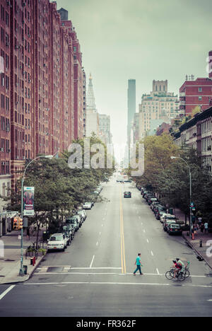 Street con il traffico, New York City, Stati Uniti d'America. Foto Stock