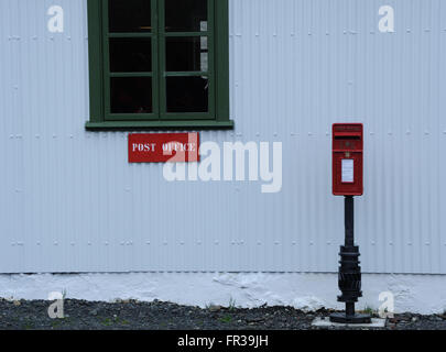 Casella di posta al di fuori del Post Office Grytviken. Georgia del Sud Foto Stock