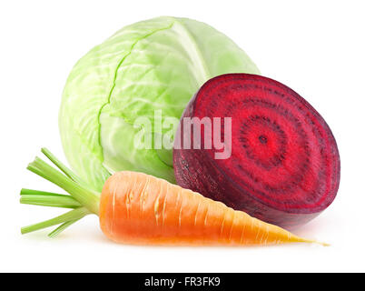 Freschi carote, barbabietole e cavolo isolato su bianco con tracciato di ritaglio Foto Stock