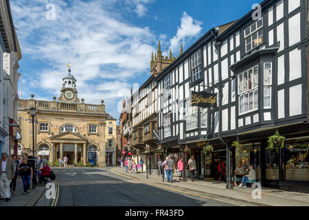 La Buttercross edificio storico e medievale di edifici con travi in legno su Broad Street, Ludlow, Shropshire, Inghilterra, Regno Unito Foto Stock