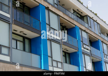 Primo piano di nuova costruzione edificio condominiale in Vancouver, British Columbia, Canada Foto Stock