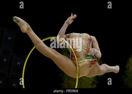 Lisbona, Portogallo. 20 Mar, 2016. Vincitore Aleksandra Soldatova della Russia esegue con il cerchio durante la finale di fig Rhythmic Gymnastics World Cup di Lisbona, in Portogallo il 20 marzo 2016. © Pedro Fiuza/ZUMA filo/Alamy Live News Foto Stock