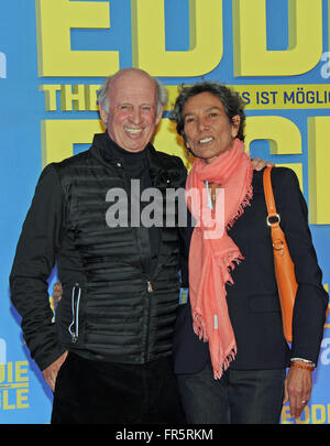 Monaco di Baviera, Germania. 20 Mar, 2016. Entreprenuer Willy Bogner e sua moglie Sonia arriva per una speciale proiezione di Eddie "L'Aquila" a Monaco di Baviera, Germania, 20 marzo 2016. Foto: Ursula Dueren/dpa/Alamy Live News Foto Stock