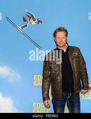 Monaco di Baviera, Germania. 20 Mar, 2016. Ex ponticello sci Dieter Thoma arriva per una speciale proiezione di Eddie "L'Aquila" a Monaco di Baviera, Germania, 20 marzo 2016. Foto: Ursula Dueren/dpa/Alamy Live News Foto Stock