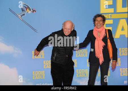 Monaco di Baviera, Germania. 20 Mar, 2016. Imprenditore Willy Bogner e sua moglie Sonia arriva per una speciale proiezione di Eddie "L'Aquila" a Monaco di Baviera, Germania, 20 marzo 2016. Foto: Ursula Dueren/dpa/Alamy Live News Foto Stock