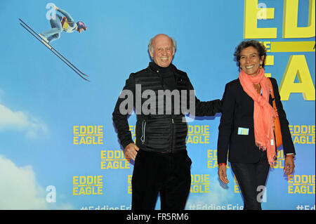 Monaco di Baviera, Germania. 20 Mar, 2016. Entreprenuer Willy Bogner e sua moglie Sonia arriva per una speciale proiezione di Eddie "L'Aquila" a Monaco di Baviera, Germania, 20 marzo 2016. Foto: Ursula Dueren/dpa/Alamy Live News Foto Stock