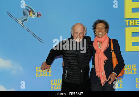 Monaco di Baviera, Germania. 20 Mar, 2016. Entreprenuer Willy Bogner e sua moglie Sonia arriva per una speciale proiezione di Eddie "L'Aquila" a Monaco di Baviera, Germania, 20 marzo 2016. Foto: Ursula Dueren/dpa/Alamy Live News Foto Stock