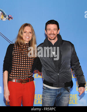 Monaco di Baviera, Germania. 20 Mar, 2016. Produttore Oliver Berben e sua moglie Katrin arriva per una speciale proiezione di Eddie "L'Aquila" a Monaco di Baviera, Germania, 20 marzo 2016. Foto: Ursula Dueren/dpa/Alamy Live News Foto Stock